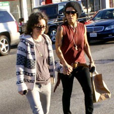 Sara Gilbert and Linda Perry