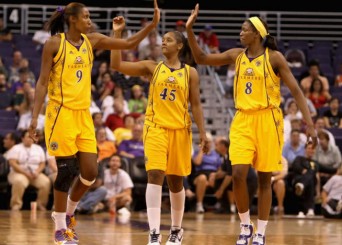 LA Sparks players high-five