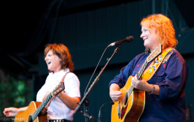 The Indigo Girls (Photo: Robert Windel)